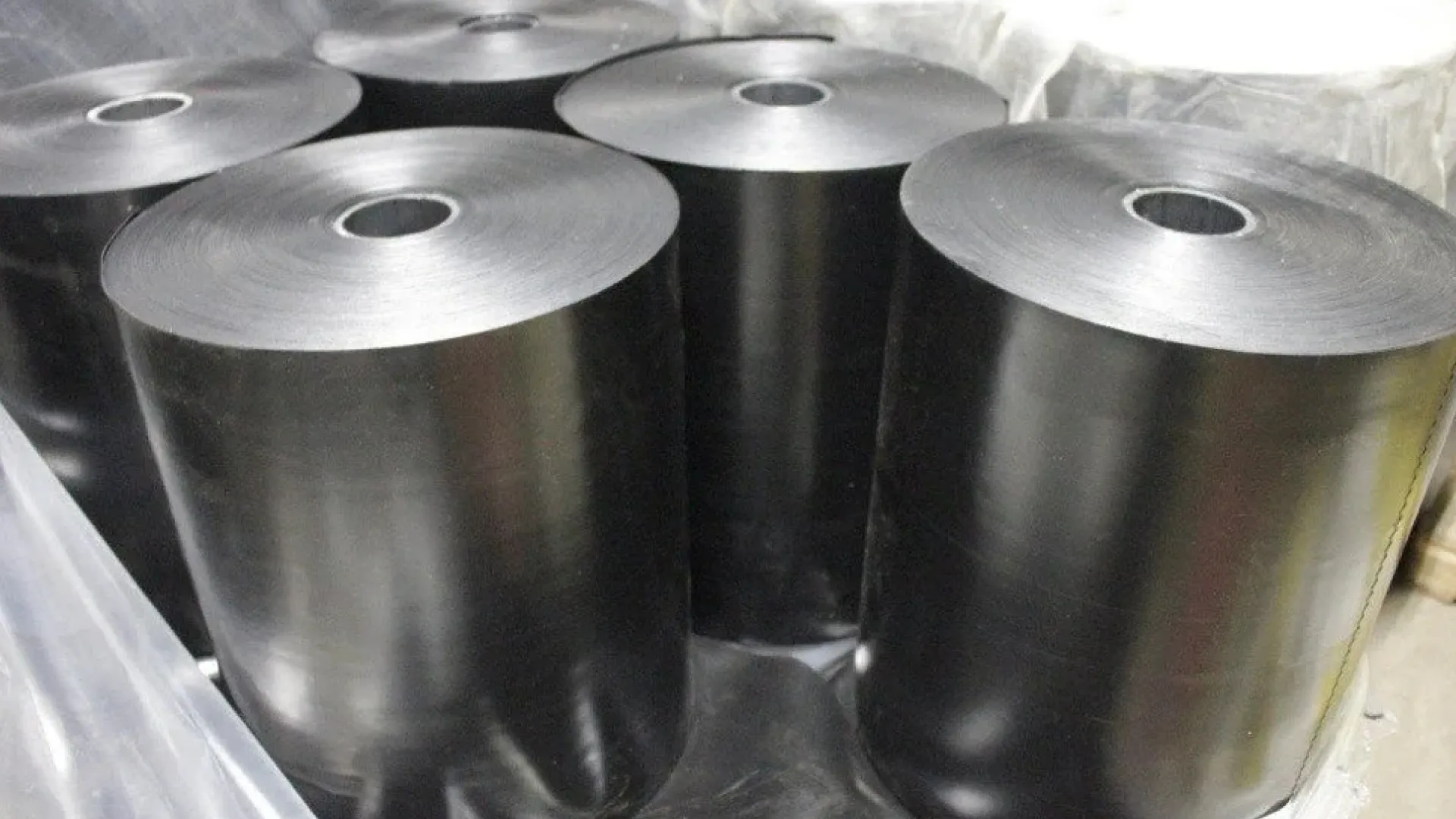 Изоляция труб, лента и пленка полимерная, мастичная труба полиамидная 530 мм полилен 1.8 мм УС